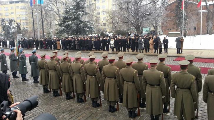 Върховният главнокомандващ на Въоръжените сили Румен Радев прие почетния караул