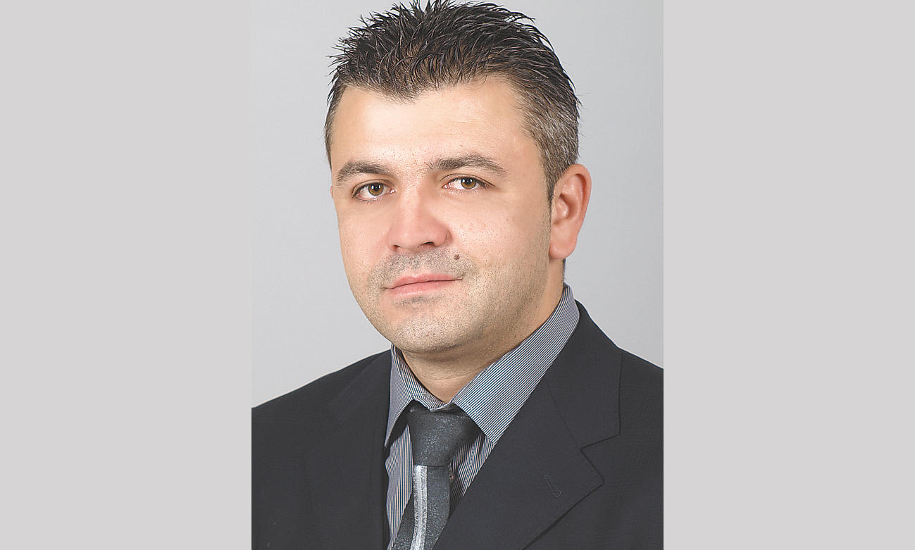 Съветникът Кр. Роячки: Общинският терен, в който колата на жена ми 10 дни е „арестувана“, е незаконно заграден, в понеделник пускам жалби до полицията и общината