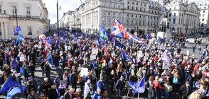 Десетки хиляди протестират в Лондон срещу Brexit