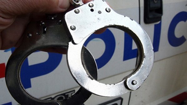 Задържаха 24-годишна жена за убийството в гр. Костенец