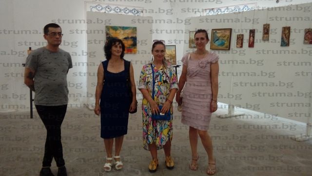 Петима художници, представиха свои картини в изложбена зала 