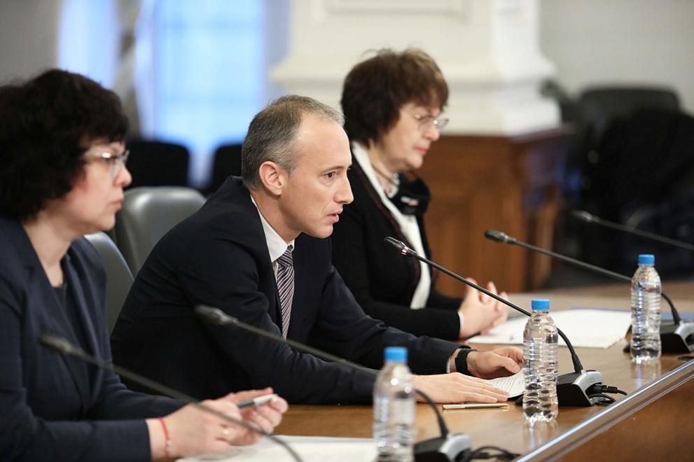 Министър Вълчев: Училищата ще имат свобода да решават начина на обучението