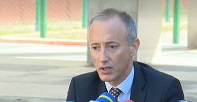 Учебната година ще стартира присъствено във всички училища