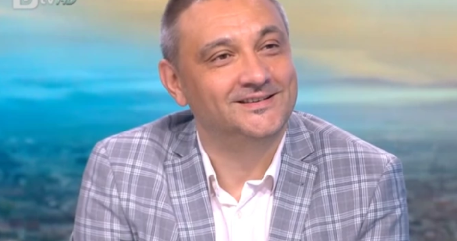 Доц. Чорбанов: Трудно е да се каже какво е качеството на руската ваксина, всичко е секретно