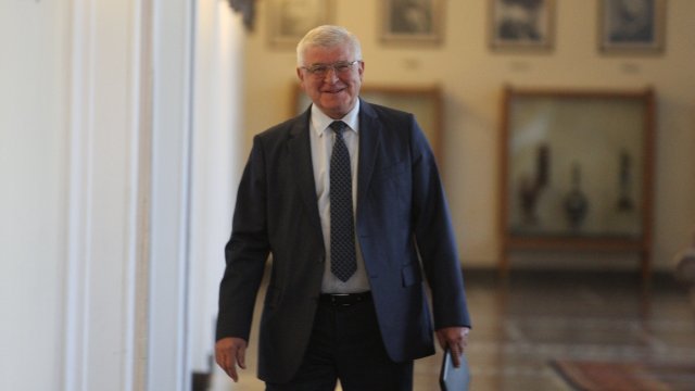 Ананиев: Бюджетът 2021 е антипандемичен, предвиждаме и буфер