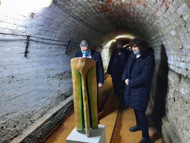 Кръговрата на живота показва художникът Боян Александров в Подземния музей в Перник