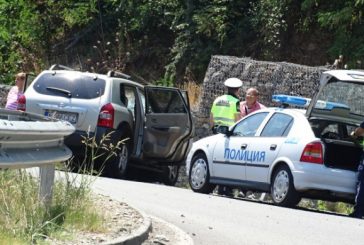 Джип се блъсна в мантинелата край Благоевград