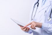Вижте при какви условия медиците ще получават допълнителните 1000 лева