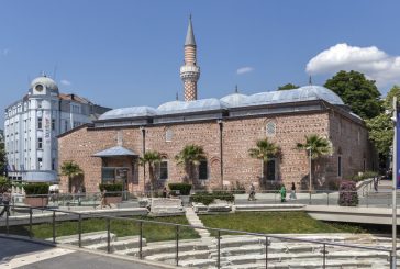 Откриха труп на стълбите на Джумая джамия в Пловдив