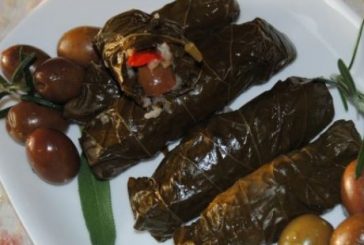 Гръцки лозови сармички