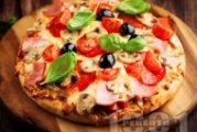 Пица с шунка, колбас, домати и маслини