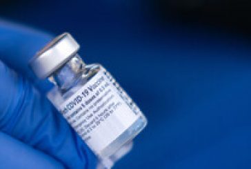 САЩ одобриха трета доза от ваксината на Pfizer за хора над 65