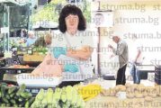 Зеленчукопроизводителката от дупнишкото село Крайници А. Божилова: Неблагодарна работа е да си земеделец, трудоемко и зле платено, само за маса на пазара плащам 130 лева на месец...