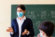 МОН: Учителите да носят маски в час, да се тестват всяка седмица