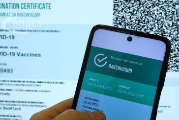 Гърци купуват в България за 300 евро фалшиви сертификати за ваксинация