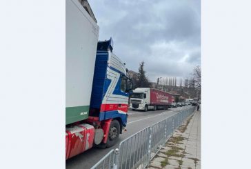 Трафикът през Радомир е много натоварен
