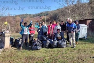 Доб­ро­вол­ци чис­ти­ха Смо­ли­чан­ския во­до­пад край Кюс­тен­дил, съб­ра­ха 15 чу­ва­ла с бок­лу­ци