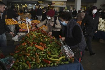 Ограничават продажбата на основни храни в Истанбул, цигарите поскъпват