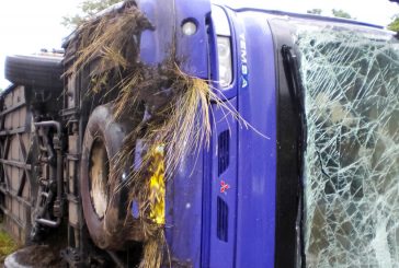 Автобус с 39 пътници се преобърна