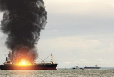 Пожарът на ферибота край Гърция още гори, 11 души са в неизвестност