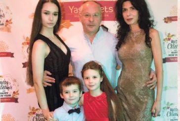 Сергей Станишев на море в Дубай за 5300 лева на вечер! Заедно със семейството плуваха с делфини