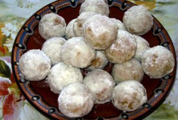 Сладки с орехи и локум