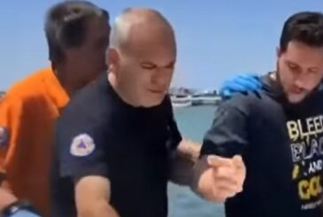 Спасиха след 18 часа в Егейско море рожденика Иван, хванал се за топка