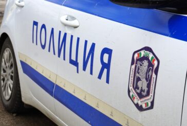 ДА ИЗЧЕЗНЕШ ЗА 5 МИНУТИ!  Откраднаха 8000 лв. от незаключената кола на бизнесмен от Крайници, приготвени за ремонт на магазин в селото