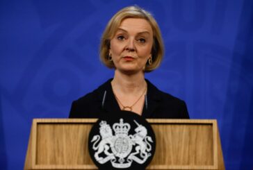 Британският премиер Лиз Тръс подаде оставка