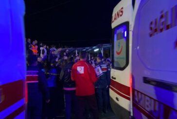 Близо 50 души са затрупани след взрив в мина в Турция