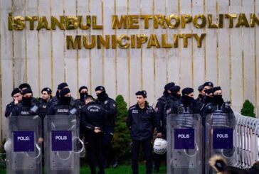 Атака с кола бомба срещу полицията в Турция, има ранени