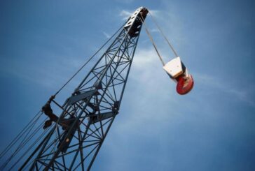 Голям кран се срути, четирима души са пострадали