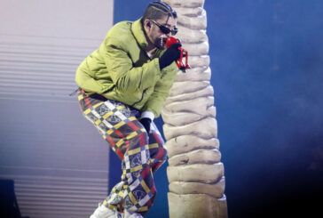 Певецът Bad Bunny е съден за 40 милиона от бившата си приятелка