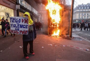 Близо 2 милиона протестираха във Франция, стигна се до сблъсъци и пожари