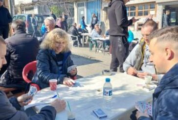 В Крупник! Най-добрите картоиграчи показа своите умения в турнир по белот, благоевградчанка - единствената жена/СНИМКИ/￼