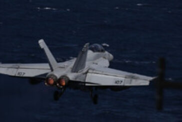 ЗРЕЛИЩНО: Боен самолет F-18 се разби край Сарагоса