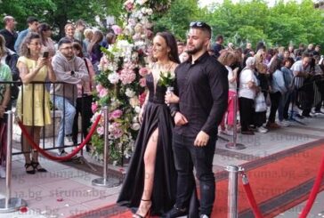 Абитуриентите от 4 гимназии преминаха по червения килим в Благоевград