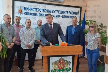 Наградиха 56-г. санданчанка и 4 полицаи от РУ- Сандански за разкриване на телефонни измамници