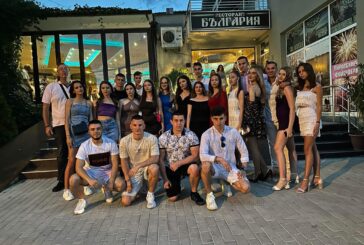 10 „в” клас от гоцеделчевската ПМГ купонясва с класния за успешно положения изпит по НВО и старта на ваканцията