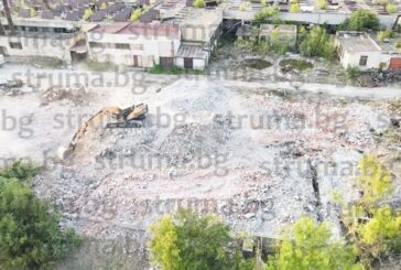 Проверяват строителите на новата „Билла” в Благоевград дали не си изхвърлят строителните отпадъци на частни терени без знанието на собствениците им