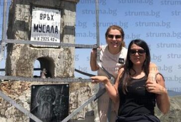 СБЪДНАТА МЕЧТА! Директорката на Второ ОУ в Сандански Д. Лалева изкачи Мусала с приятелка