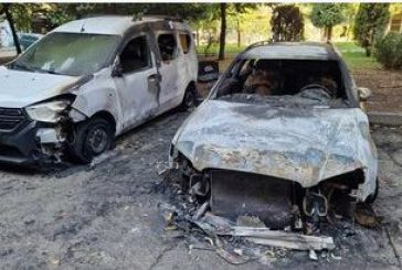 Огнен ад! Горяха две коли в благоевградския квартал 