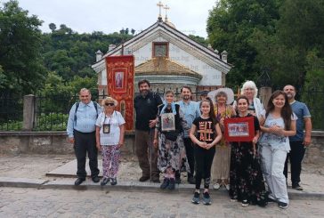 В Бистрица посрещнаха с ентусиазъм и празнична вечерня малка група поклонници, тръгнали от Велико Търново за Рилския манастир, по пътя на мощите на св. Иван Рилски