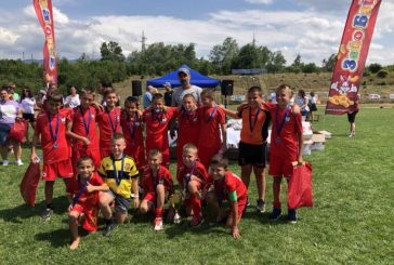 Орлетата и „Хлапетата“ вдигнаха шампионските купи в Перник