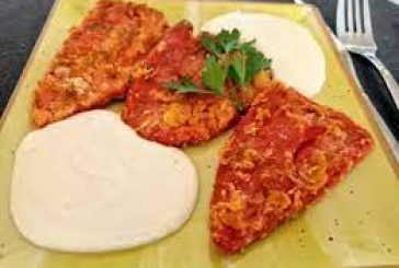 Панирани чушки с бял сос