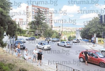 Млад мъж с БМВ самокатастрофира в Сандански, вряза се в предпазната ограда/ОБНОВЕНО/