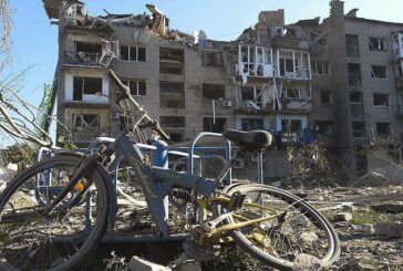 Четирима убити и десетки ранени при нова вълна руски въздушни удари в Украйна