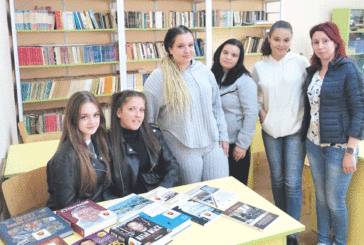 В НАВЕЧЕРИЕТО НА ДЕНЯ НА НАРОДНИТЕ БУДИТЕЛИ: Община Разлог обогати с книги училищните библиотеки