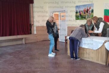 Любопитна редукция! От  10 985 избирателите в Бело поле се стопиха до 545, в първия час на изборния ден пред урната застанаха 22 –ма души.