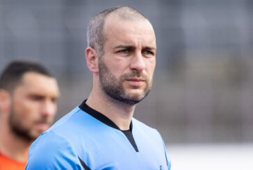 Реферът, порязал орлетата срещу смърфовете с фалшива дузпа, съпровожда визитата на „Тича“